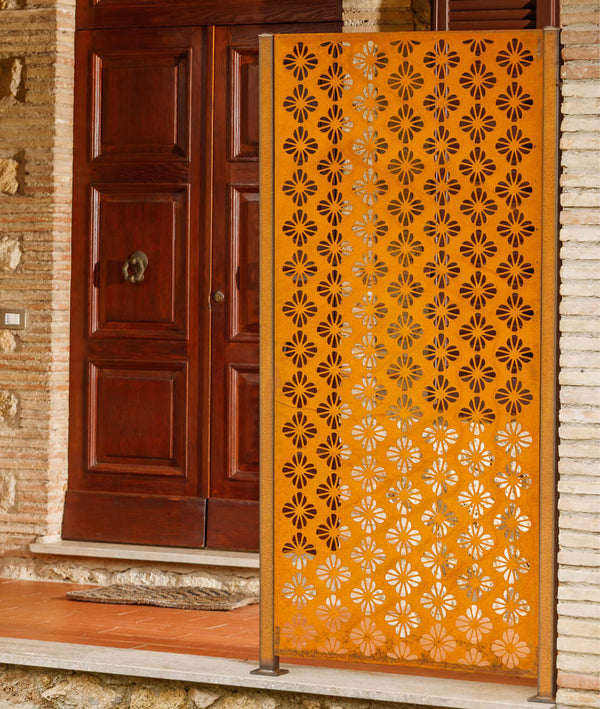 Sichtschutz Roya montiert | Cortenstahl