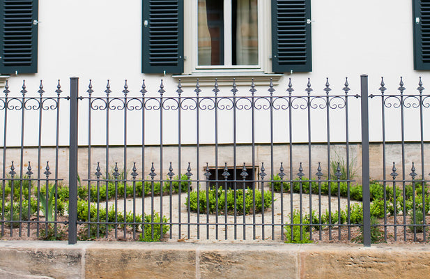 Hochwertiger Metallzaun im Vergleich zum Doppelstabmattenzaun – welche Lösung lohnt sich wirklich?